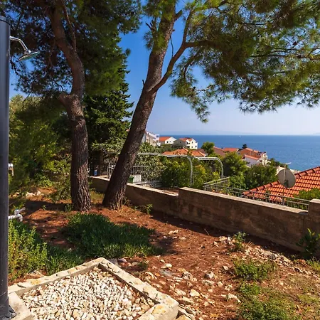 بيت للعطل In Okrug Gornji Mit Grill Und Terrasse *