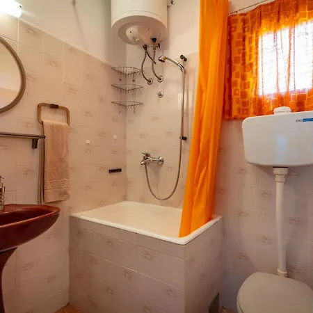 In Okrug Gornji Mit Grill Und Terrasse بيت للعطل *