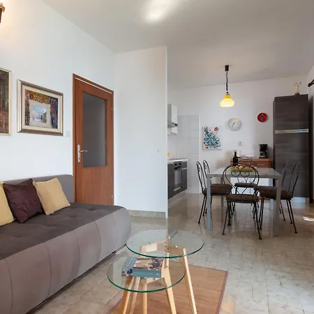بيت للعطل In Okrug Gornji Mit Grill Und Terrasse *